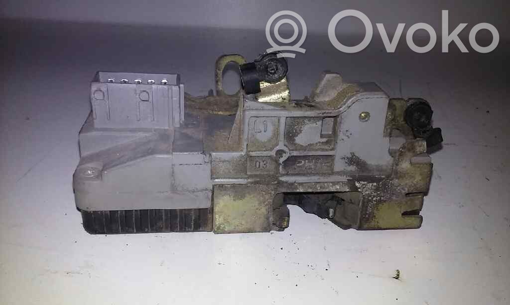 Peugeot 206 Front door lock 