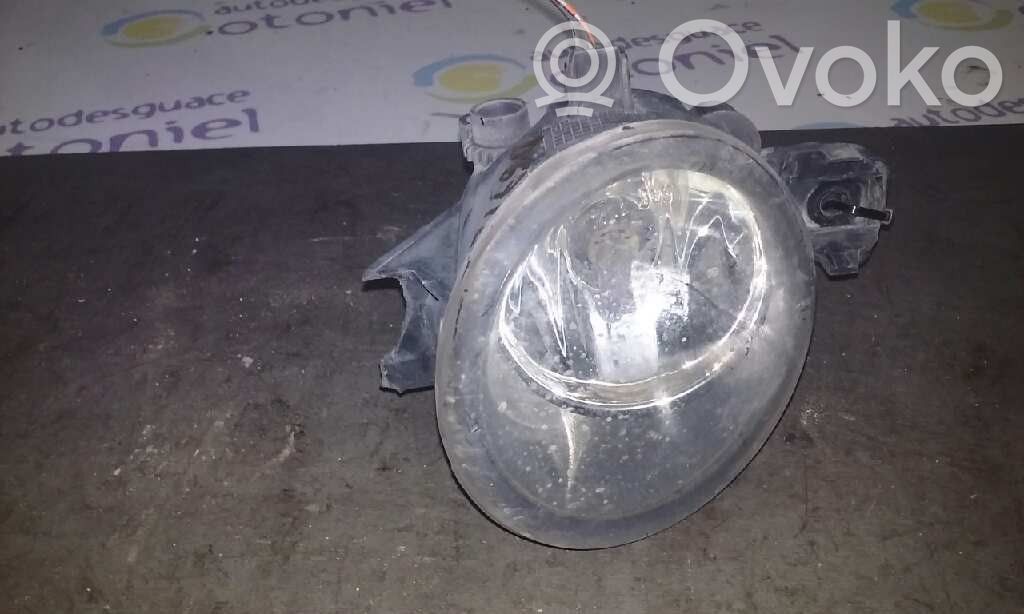 Nissan Primera Miglas lukturis priekšā 
