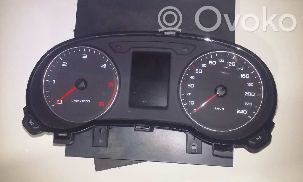 Audi A1 Geschwindigkeitsmesser Cockpit 