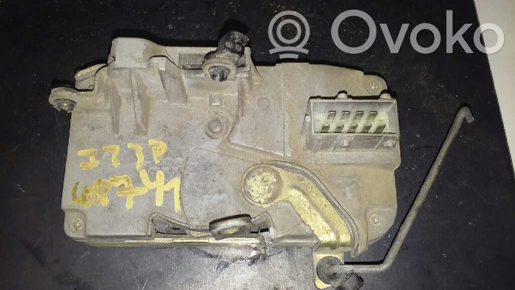Peugeot 206 Front door lock 