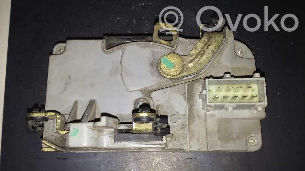 Peugeot 206 Front door lock 