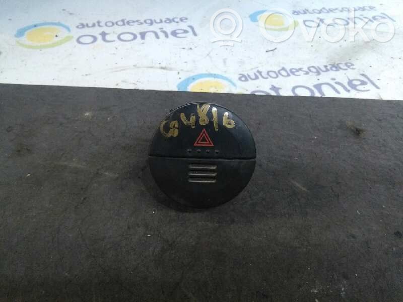 Botón interruptor de luz de peligro