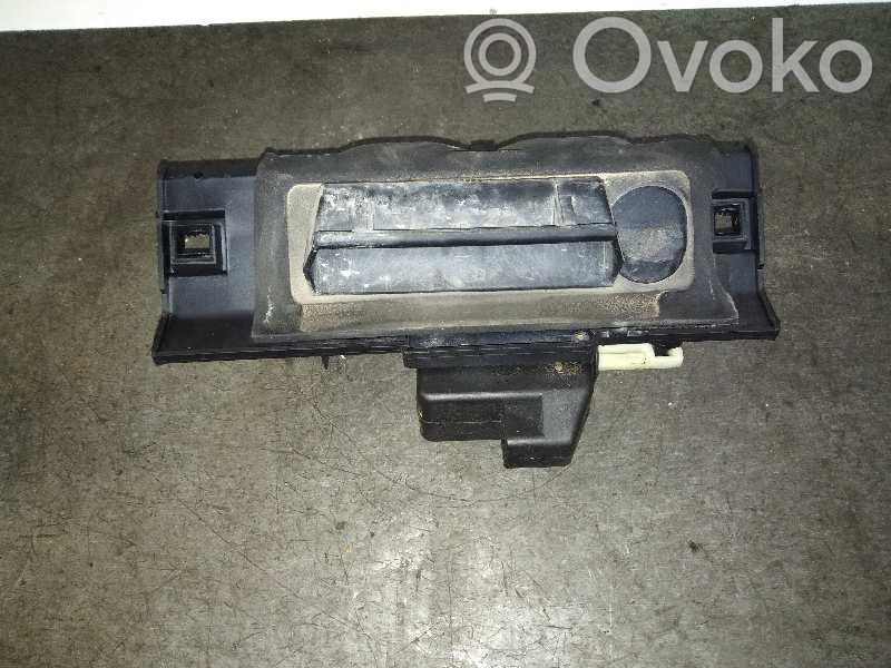Manecilla externa puerta trasera