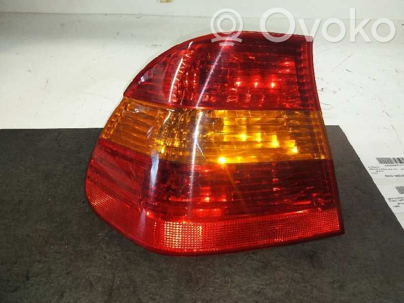 BMW 3 E46 Aizmugurējais lukturis virsbūvē 
