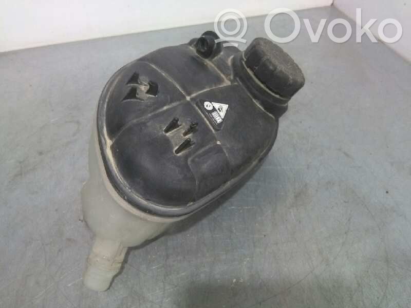 Mercedes-Benz B W246 W242 Kraftstoff-Ausgleichsbehälter 