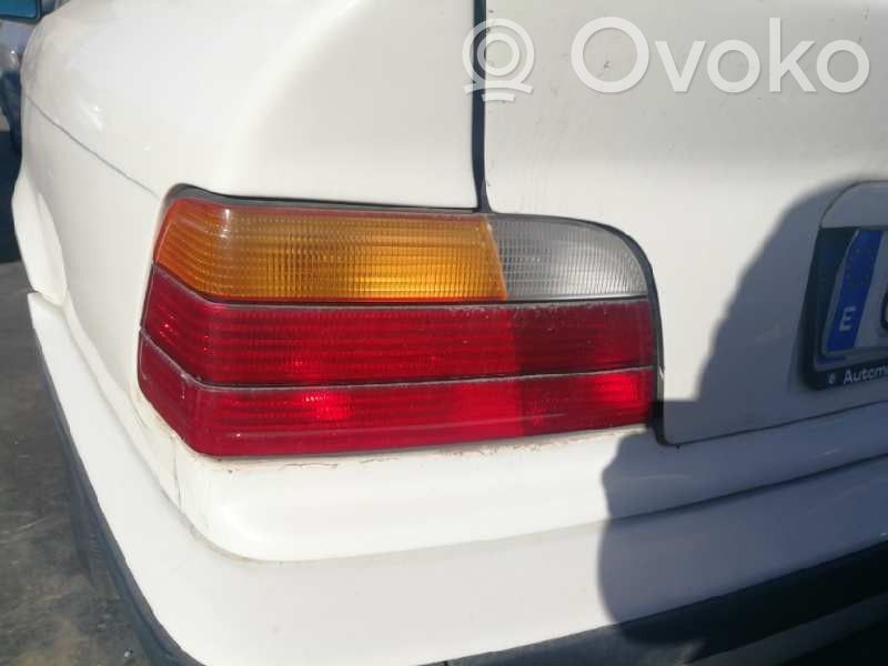 BMW 3 E30 Aizmugurējais lukturis virsbūvē 