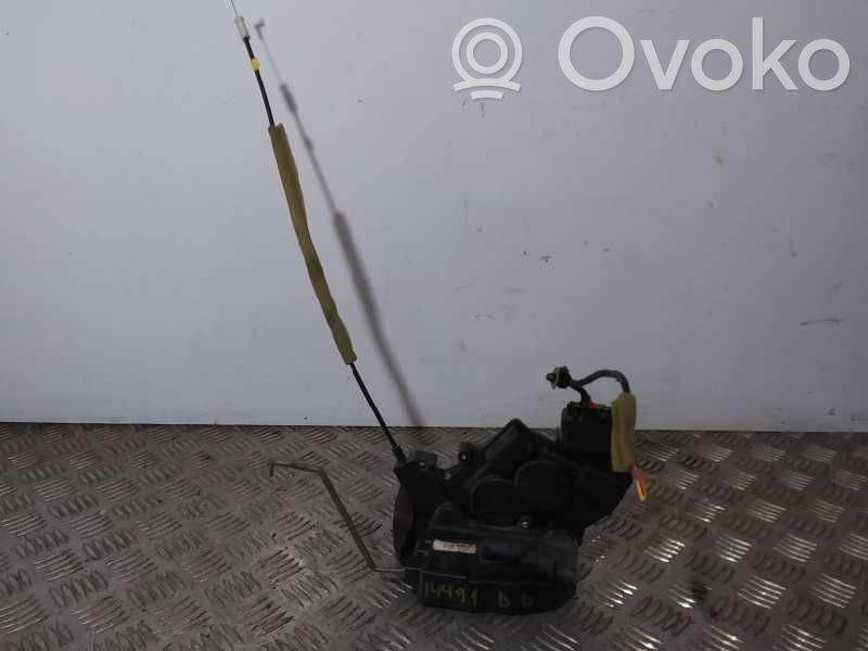 Mazda 5 Front door lock 