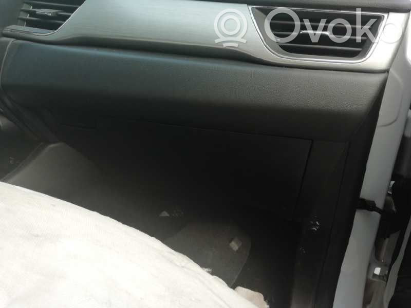Glove box