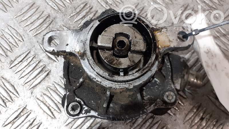 Nissan Interstar Bomba de vacío 