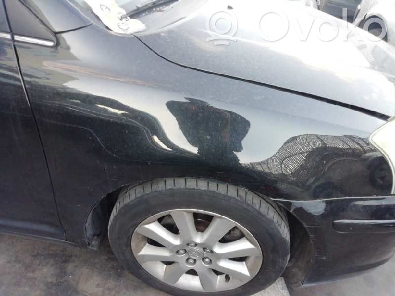Toyota Avensis T250 Spārns 