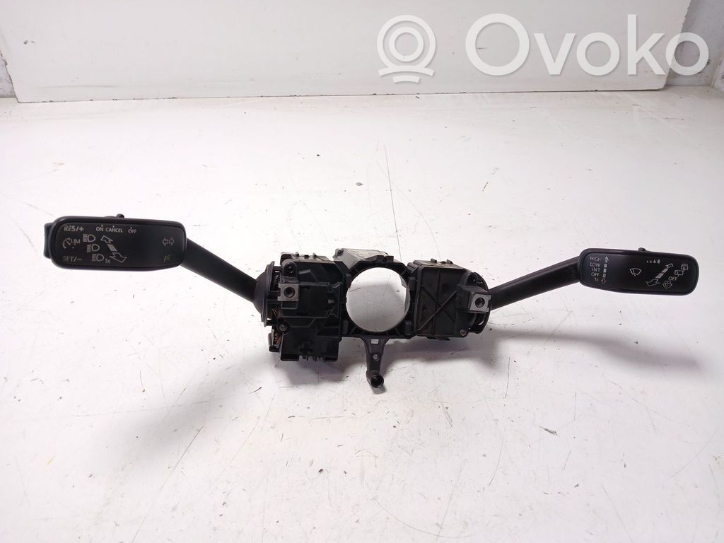 Skoda Fabia Mk4 (6VA) Comutator/buton multifuncțional 