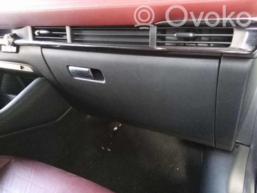 Mazda 3 Daiktadėžė