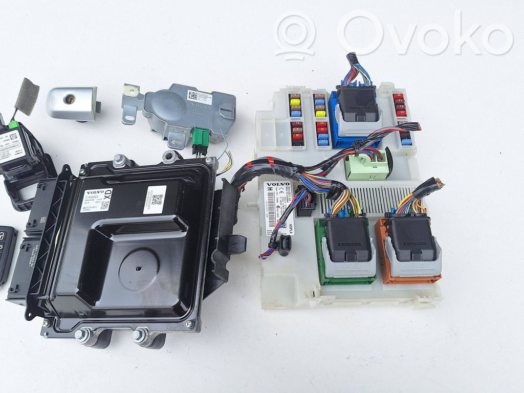Volvo V70 Engine ECU kit and lock set 
