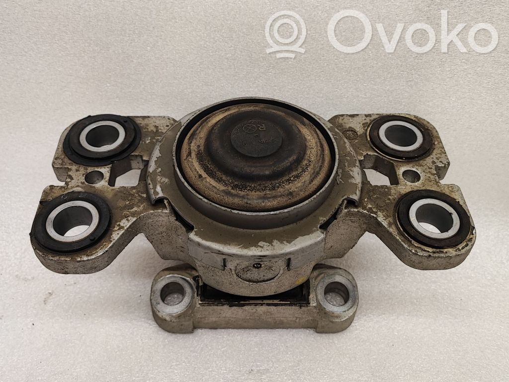 Volvo V70 Engine mount bracket 