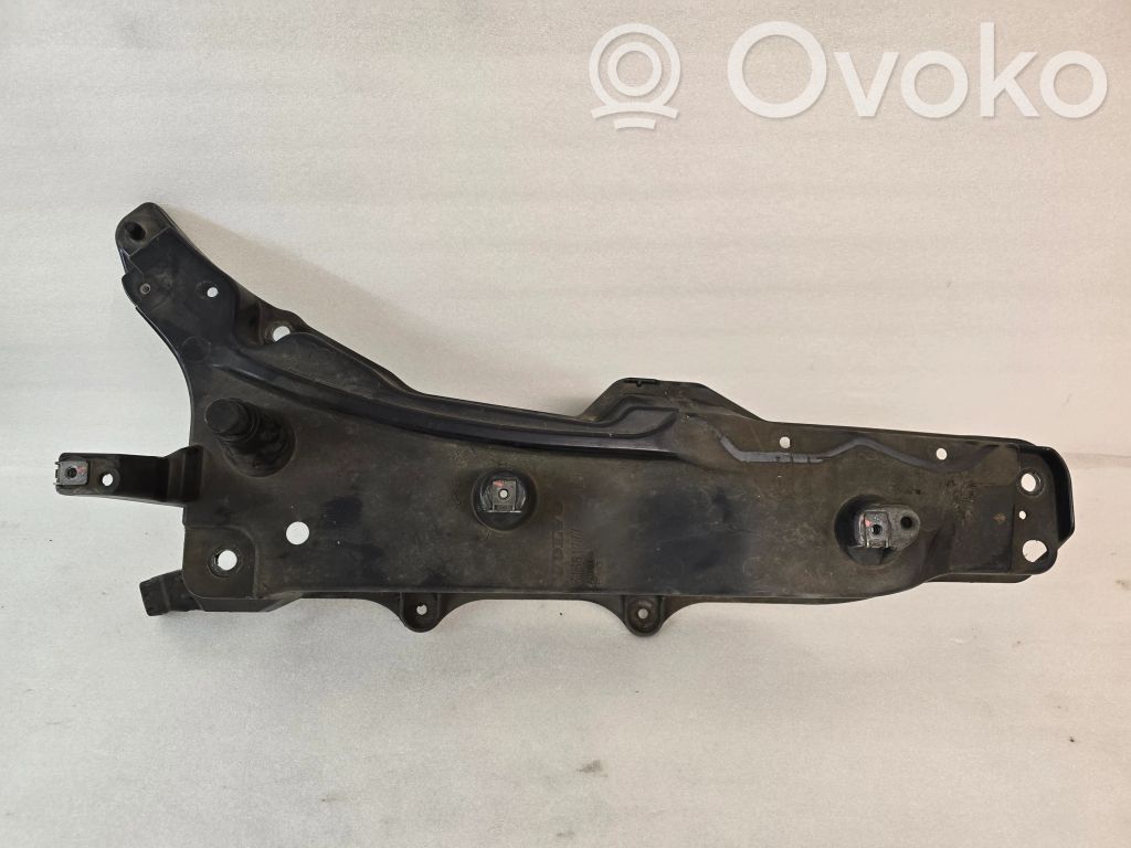 Volvo XC90 Fender mounting bracket 
