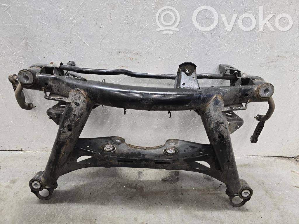 Volvo XC40 Galinis traversas 