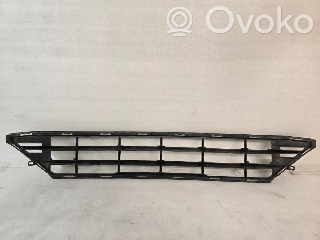Volvo XC60 Etupuskurin alempi jäähdytinsäleikkö 