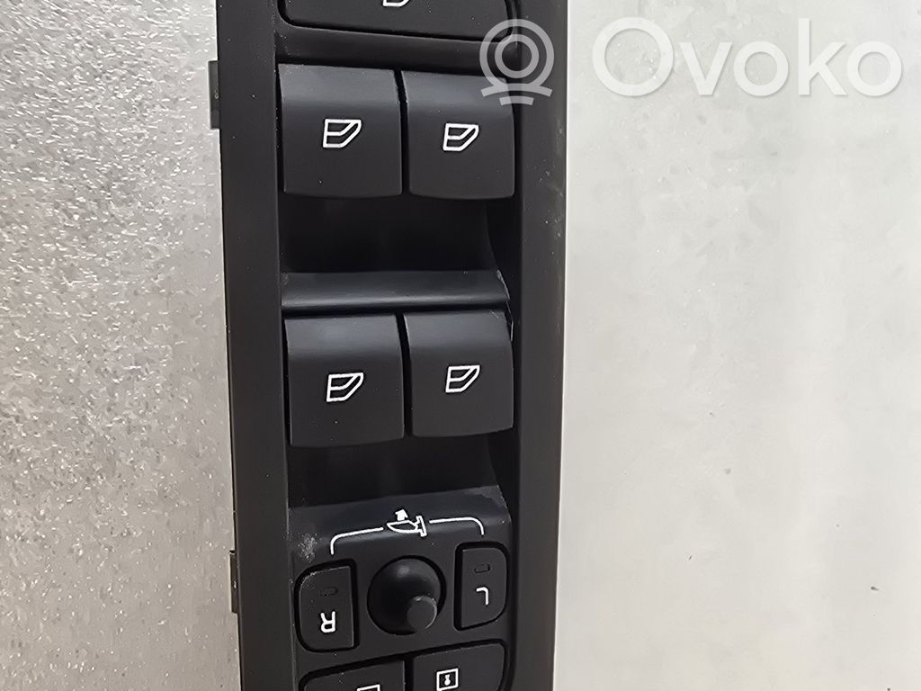 Volvo XC40 Electric window control switch 
