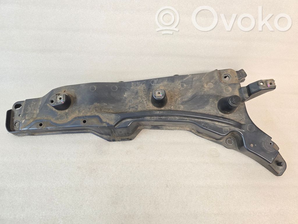 Volvo XC90 Fender mounting bracket 