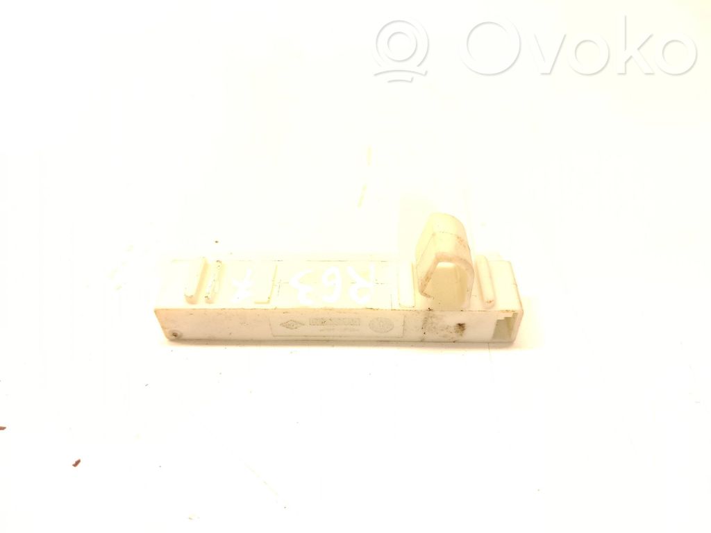 Renault Clio IV Aerial antenna amplifier 