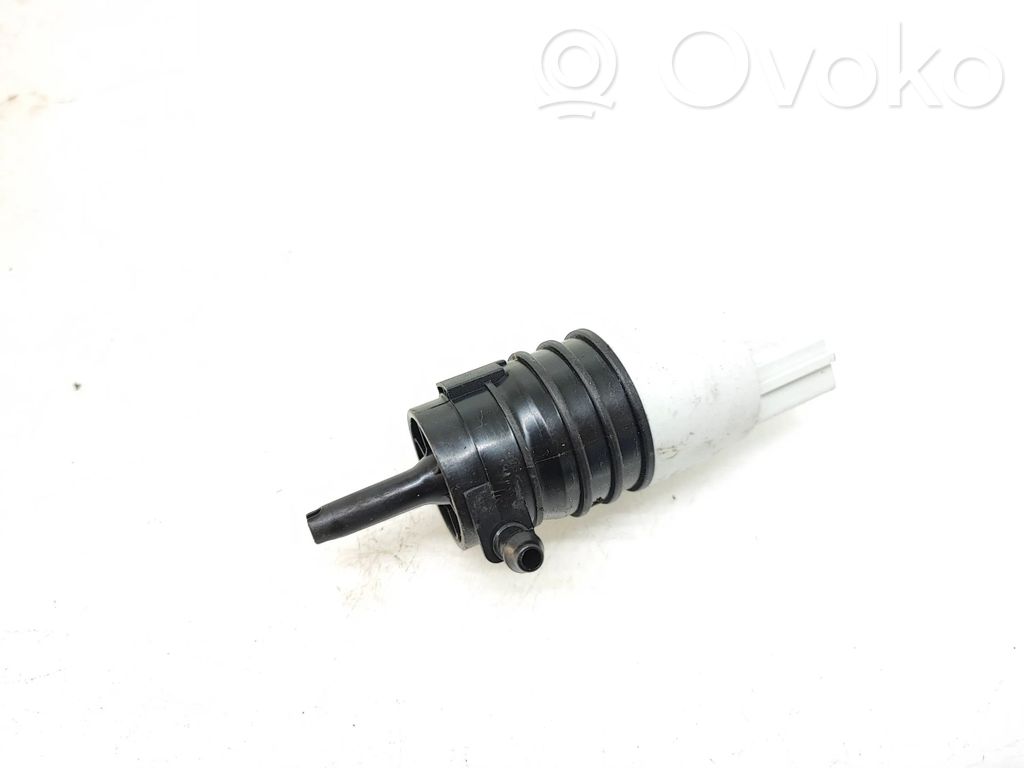 BMW X4 G02 Windscreen/windshield washer pump 