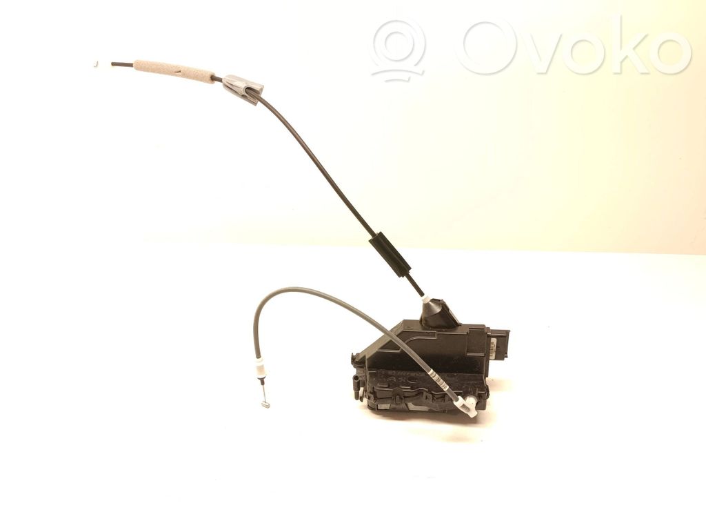 Opel Vivaro Front door lock 