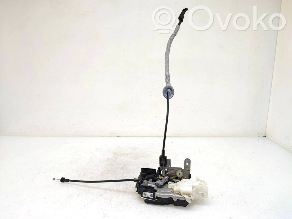 Volvo V40 Priekšpusē slēdzene 