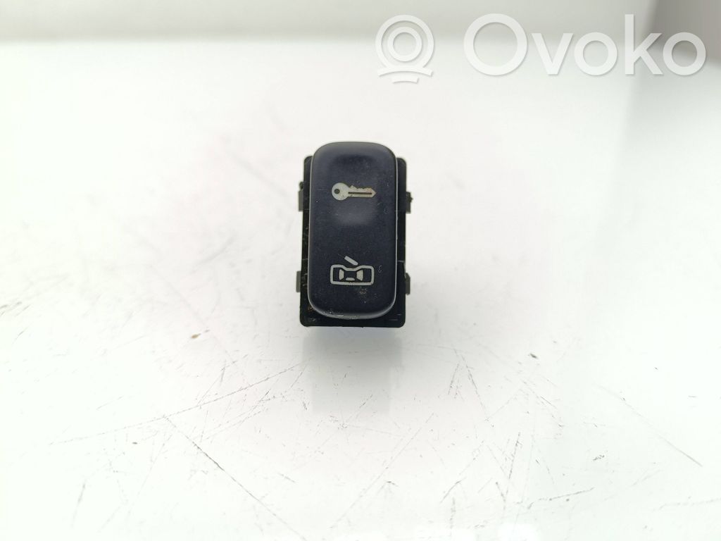 Skoda Octavia Mk2 (1Z) Central locking switch button 