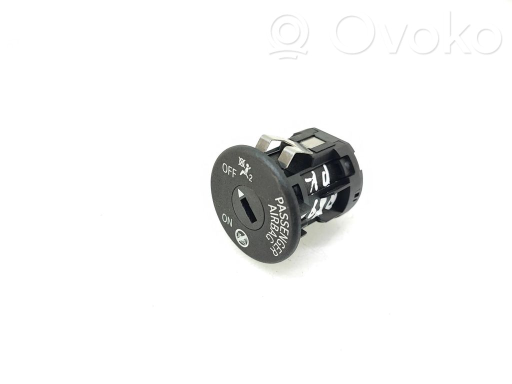 BMW Z4 g29 Interruptor de encendido/apagado del airbag de pasajero 