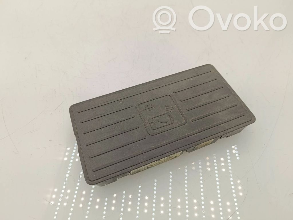 Volkswagen Touareg III Wireless charging module 