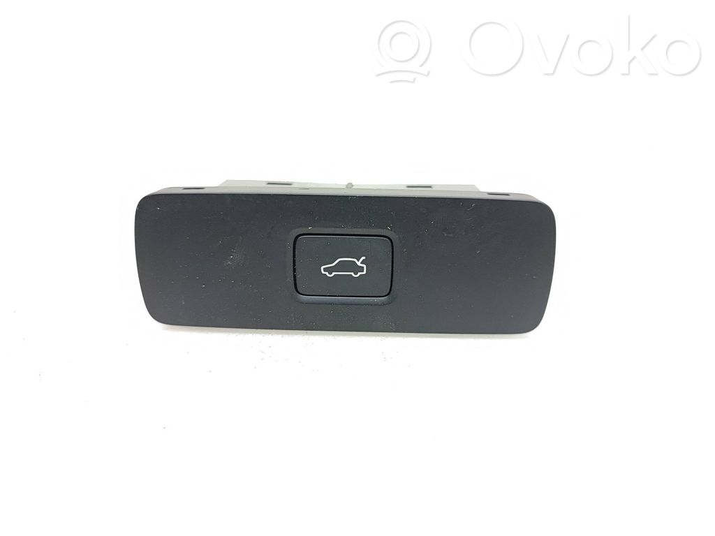 Polestar 2 Tailgate opening switch 
