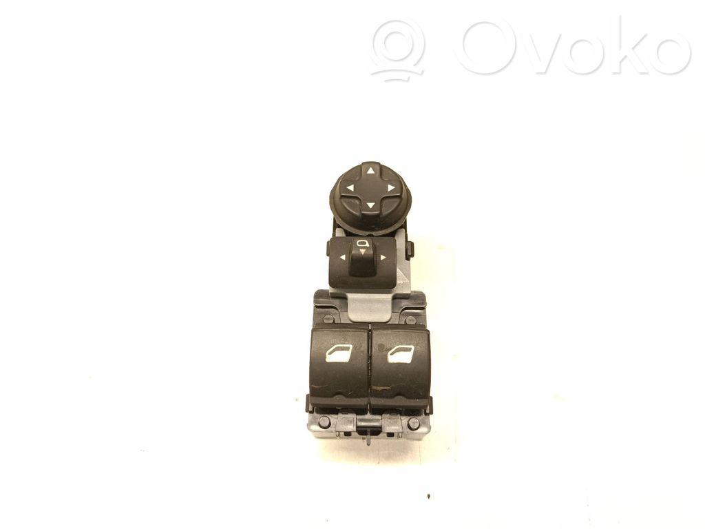 Opel Vivaro Electric window control switch 
