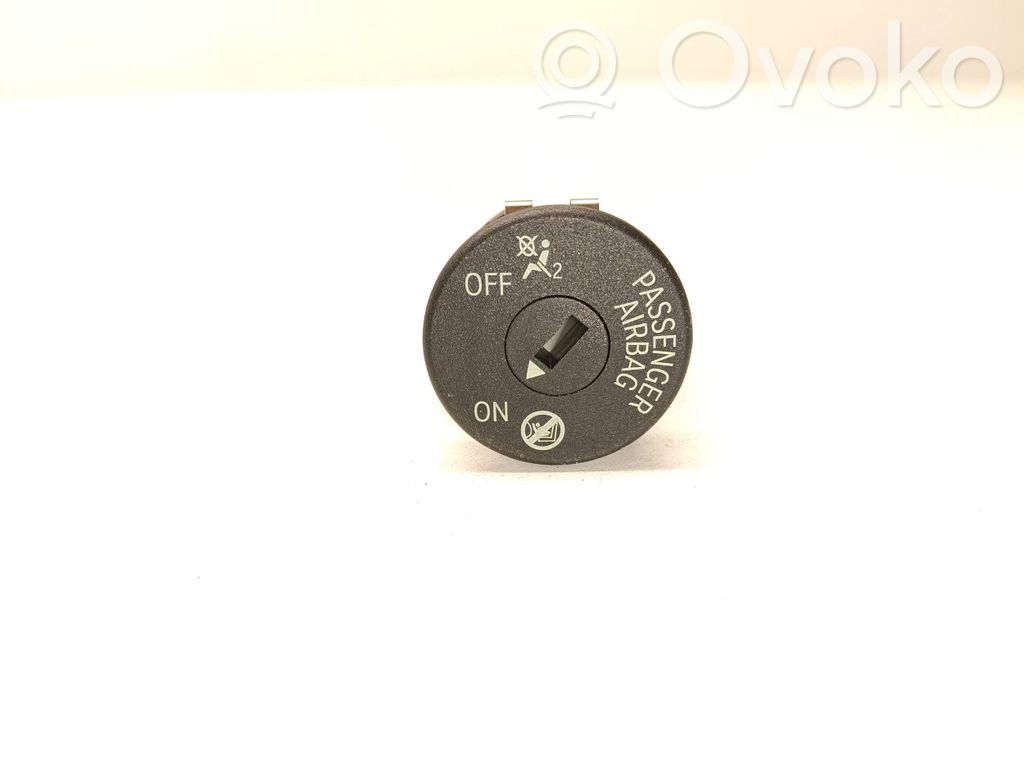 BMW 5 G30 G31 G38 Passenger airbag on/off switch 