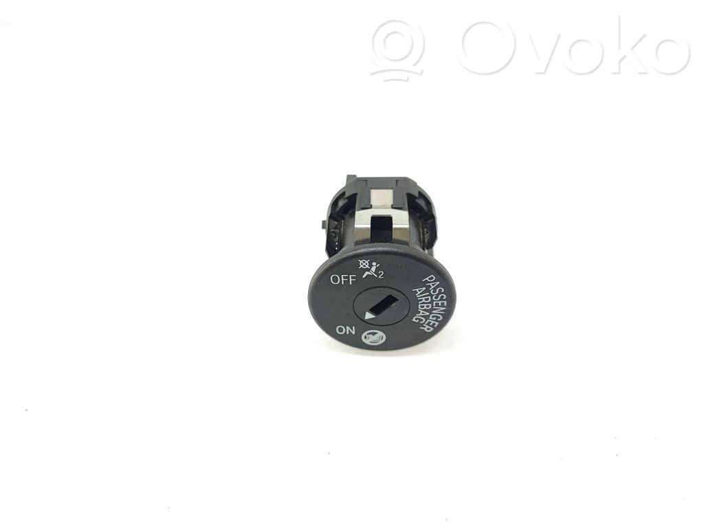 BMW 5 G30 G31 G38 Passenger airbag on/off switch 
