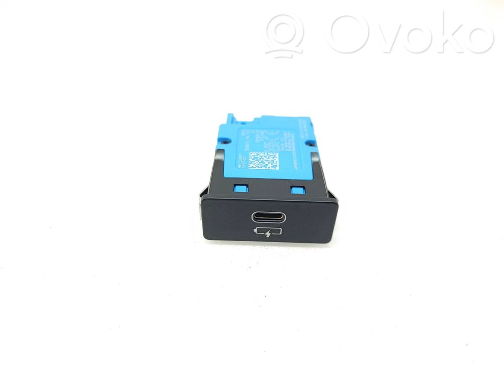 BMW 5 G30 G31 G38 USB socket connector 