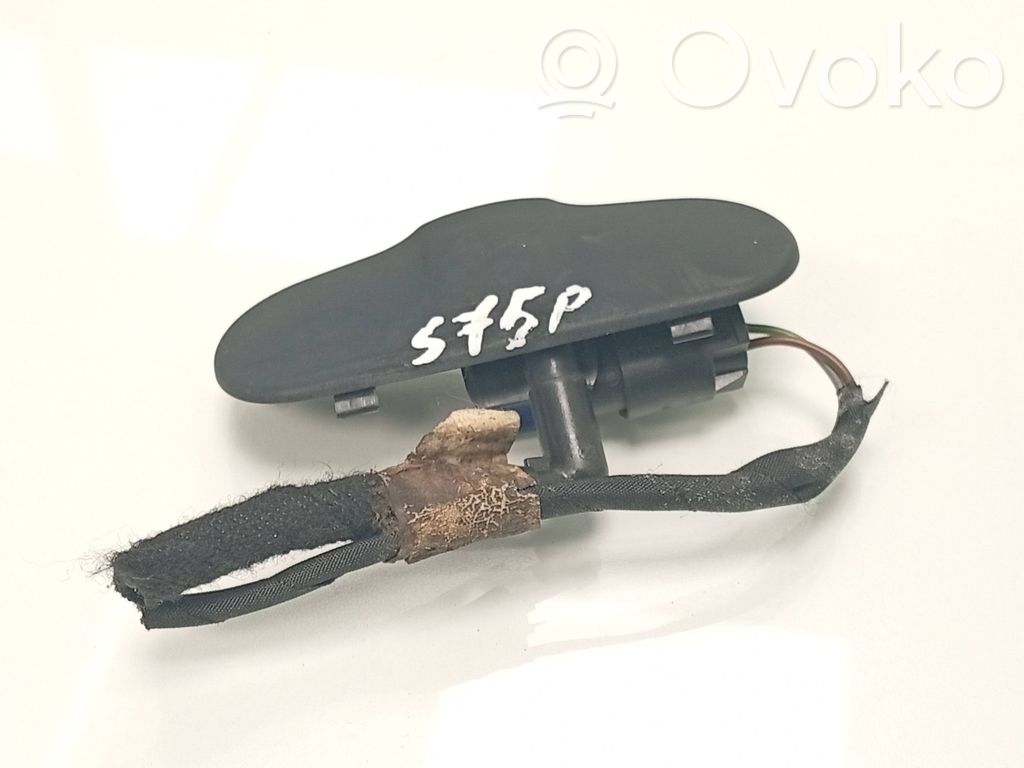 Audi A6 S6 C6 4F Dysza spryskiwacza szyby przedniej / czołowej 