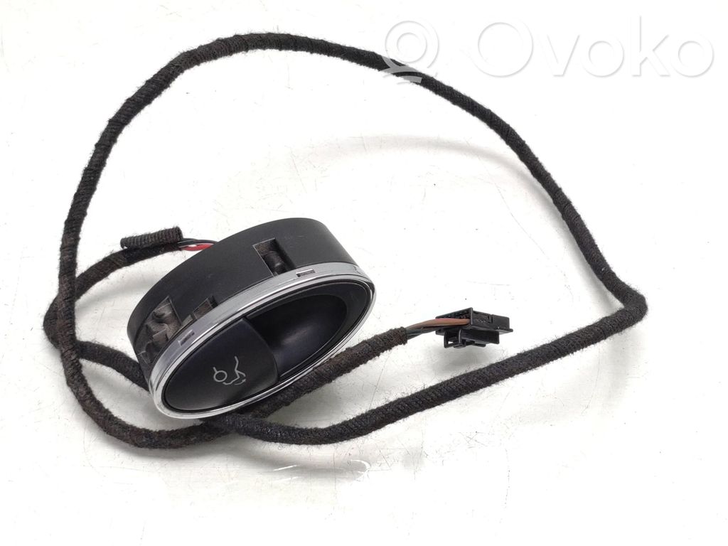 Mercedes-Benz E W211 Tailgate opening switch 
