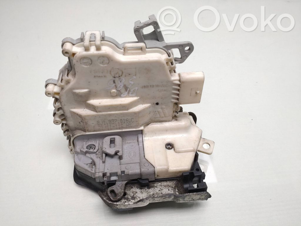 Audi A4 S4 B8 8K Priekšpusē slēdzene 