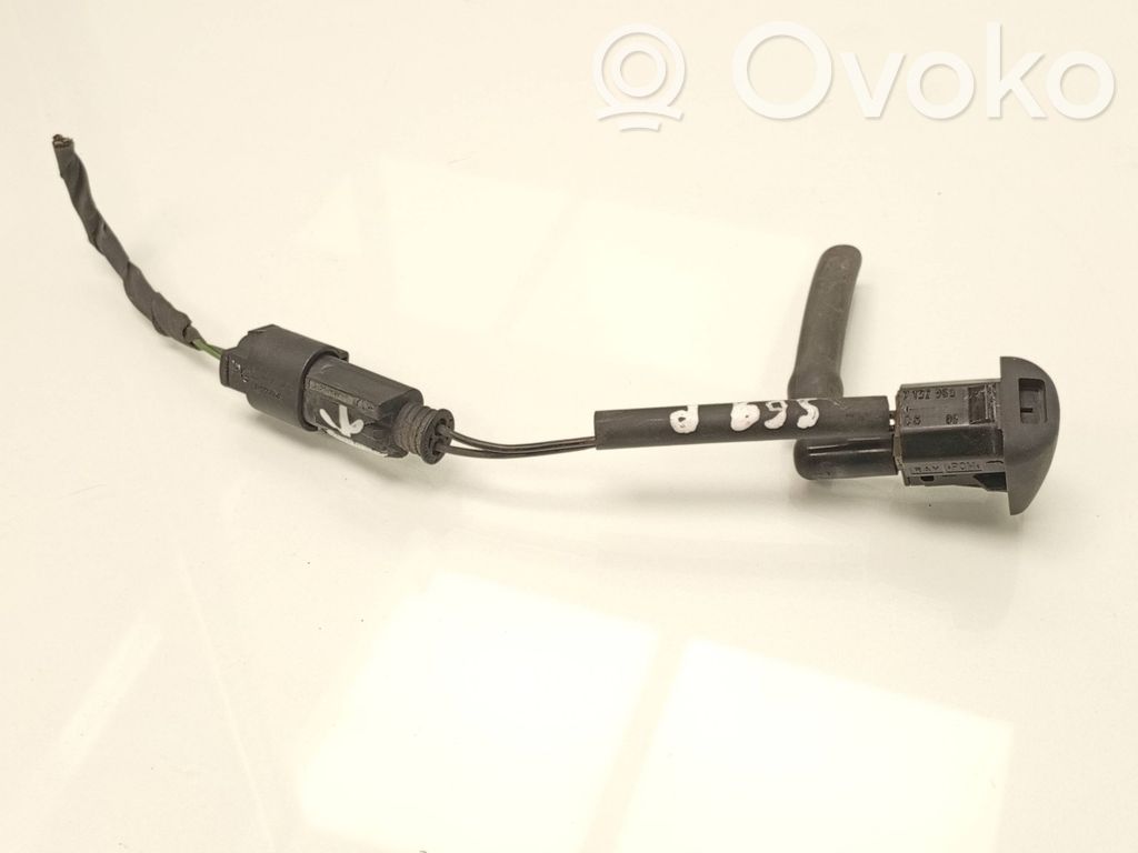 BMW 5 E60 E61 Windshield washer spray nozzle 
