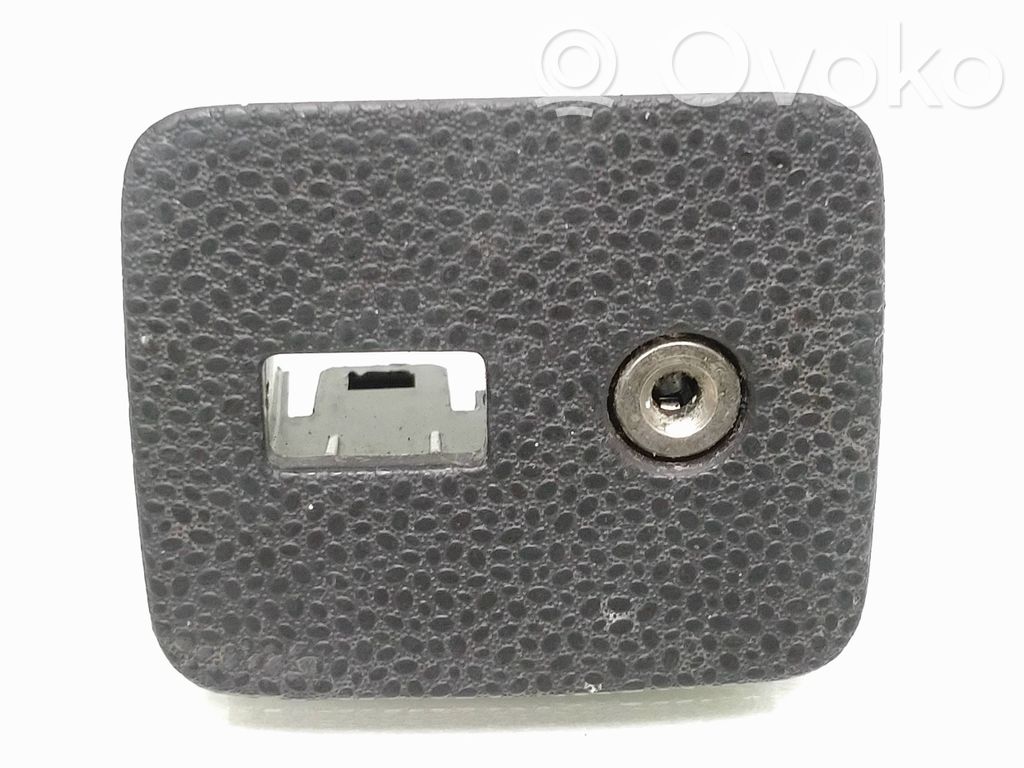 Ford Focus AUX in-socket connector 