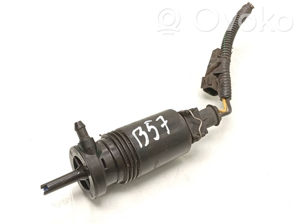 Volvo XC90 Windscreen/windshield washer pump 