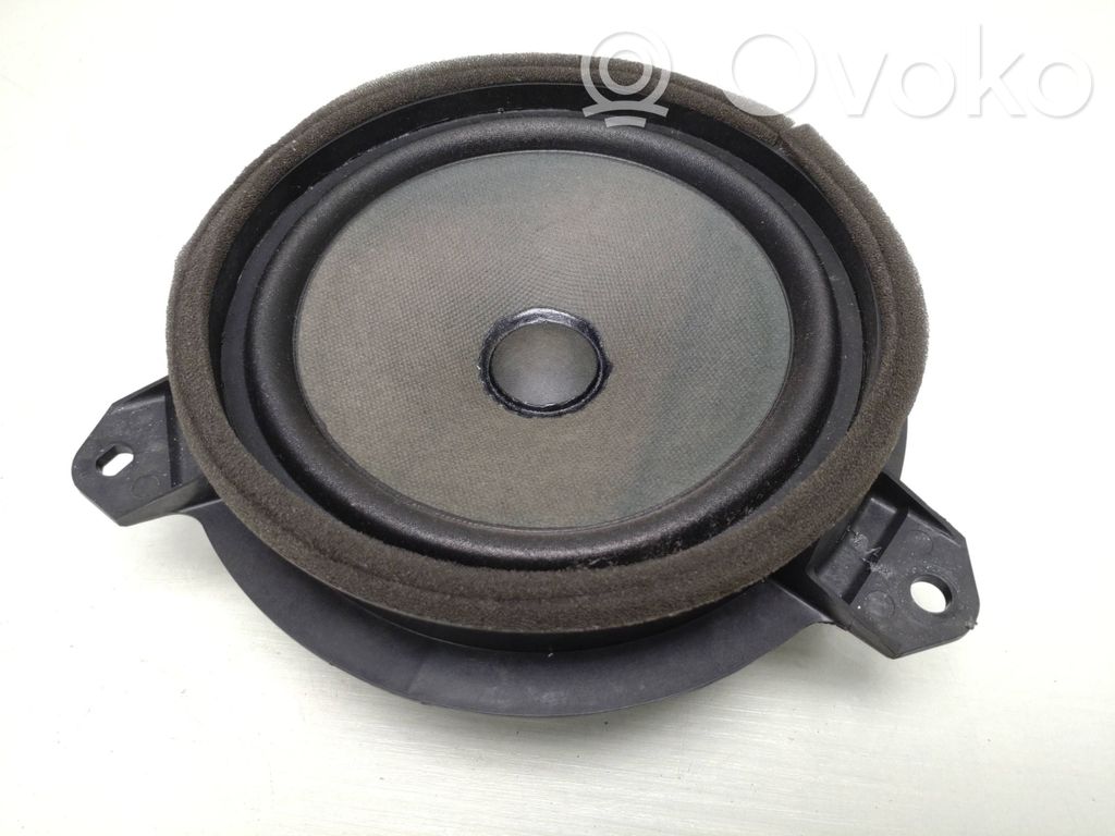 Toyota Auris E180 Altavoz de la puerta trasera 