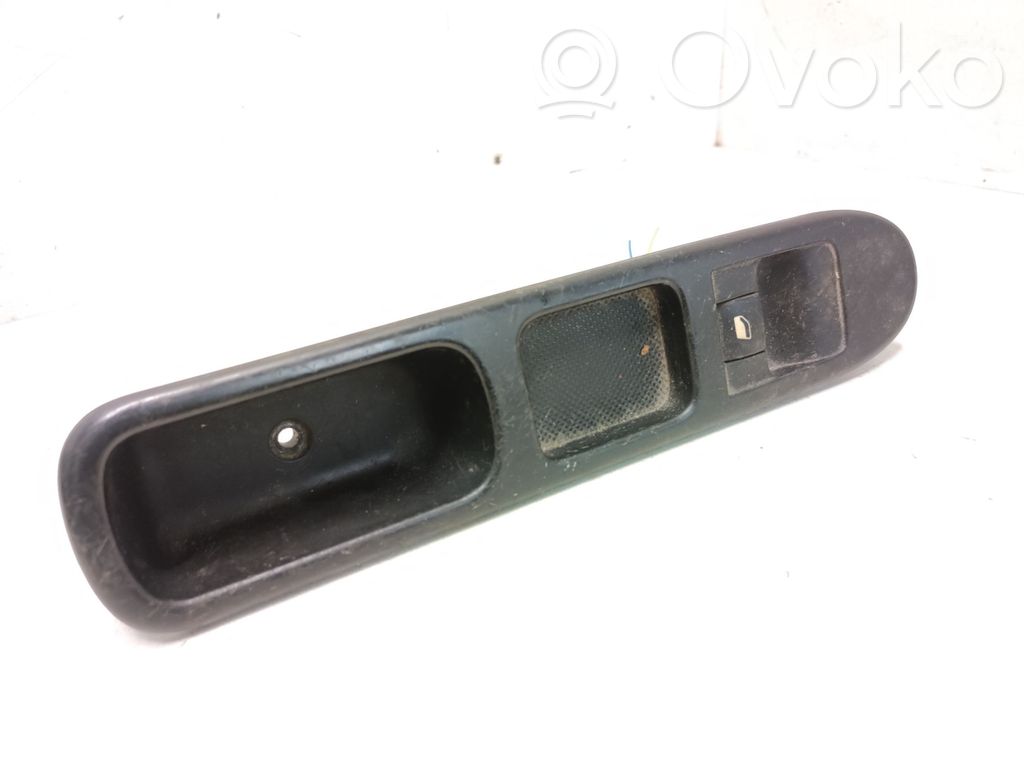 Peugeot 307 Front door interior handle trim 