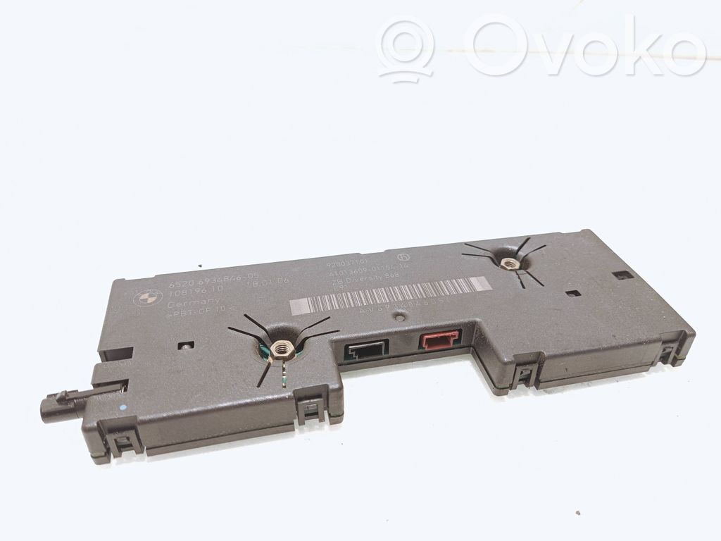 BMW 3 E90 E91 Aerial antenna amplifier 