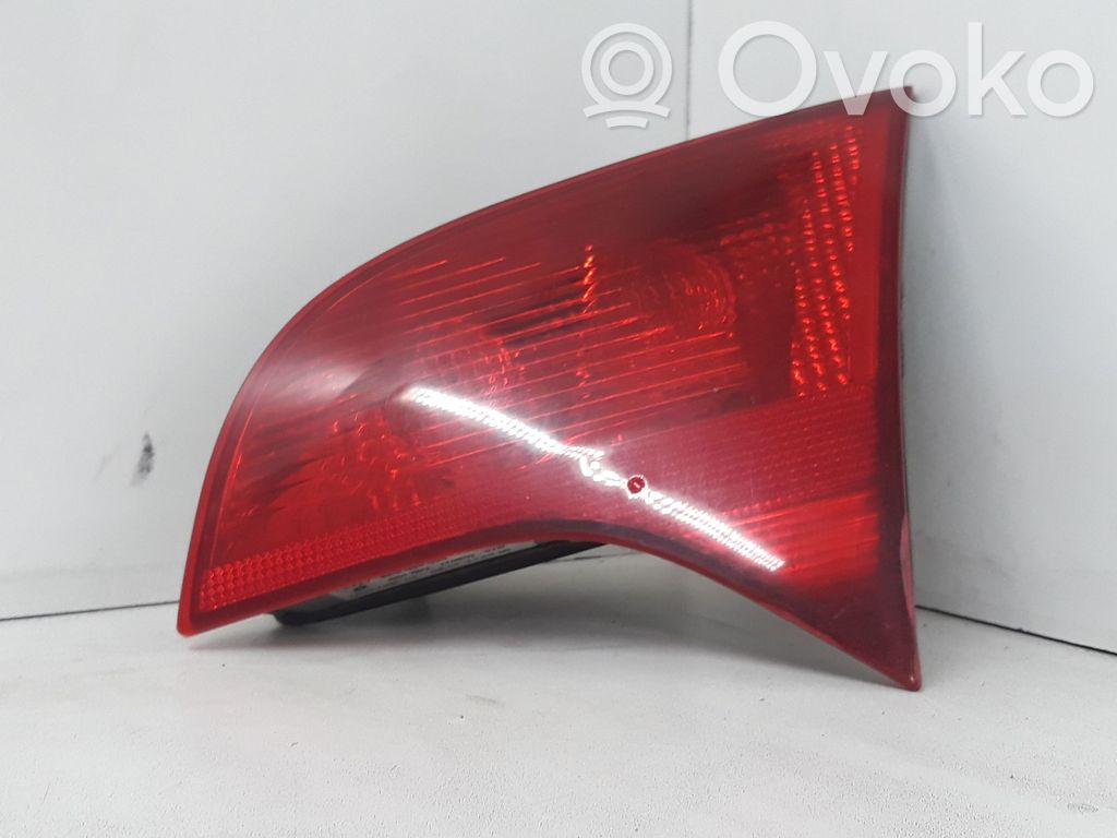 Audi A4 S4 B7 8E 8H Takaluukun takavalot 