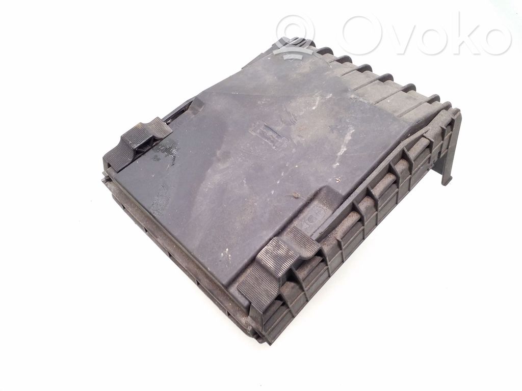 Volkswagen Golf VI Fuse box cover 