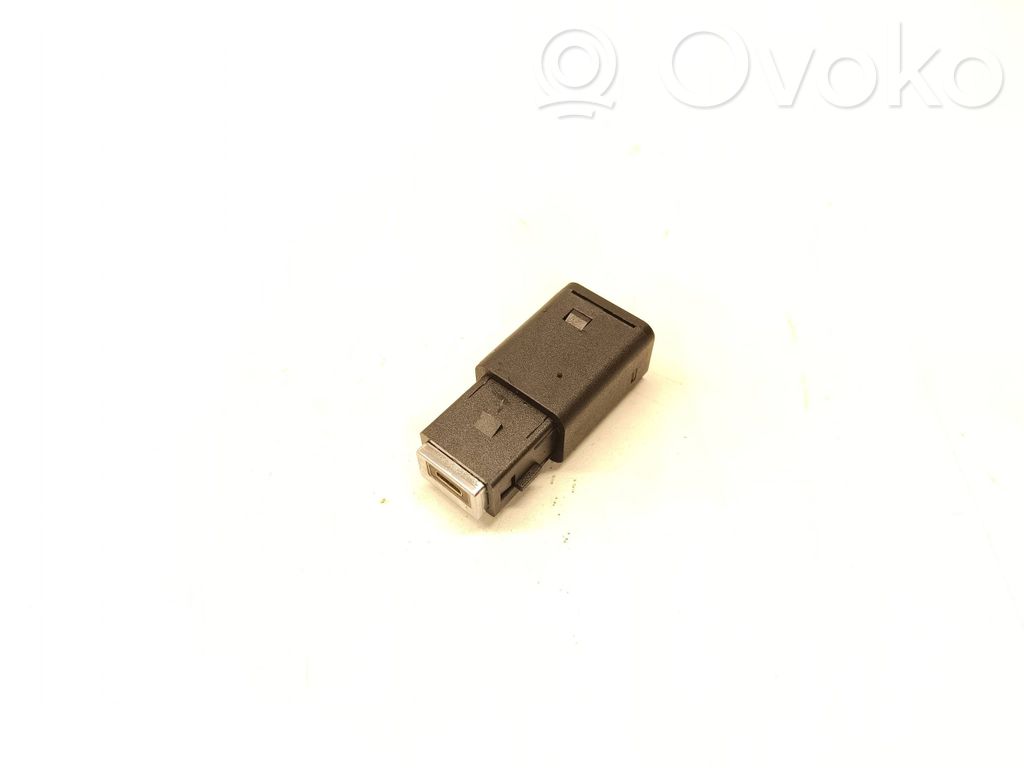 Opel Corsa F Разъем USB 