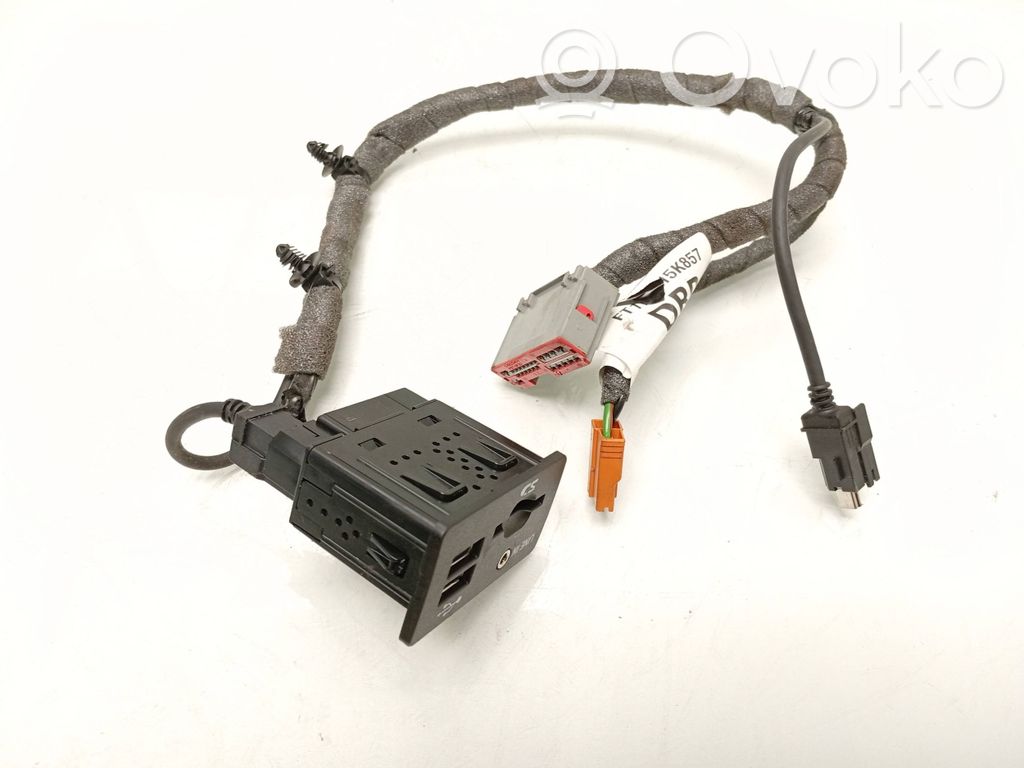 Ford Transit -  Tourneo Connect AUX in-socket connector 