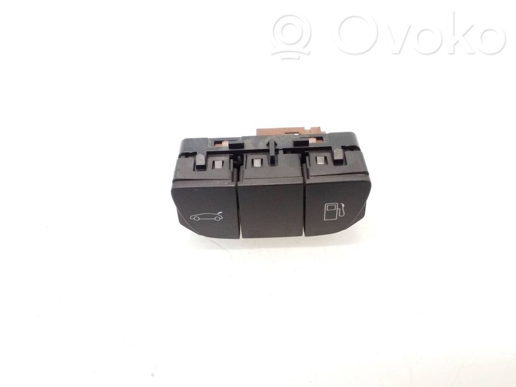 Peugeot 508 Fuel tank opening switch 