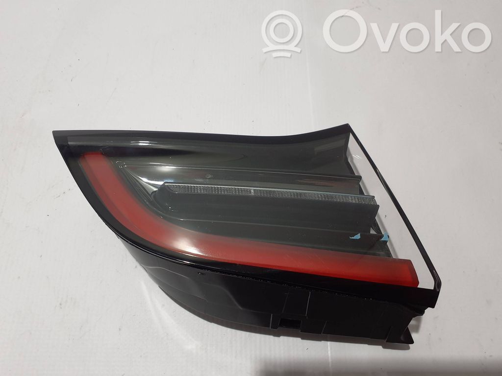 Tesla Model Y Tailgate rear/tail lights 